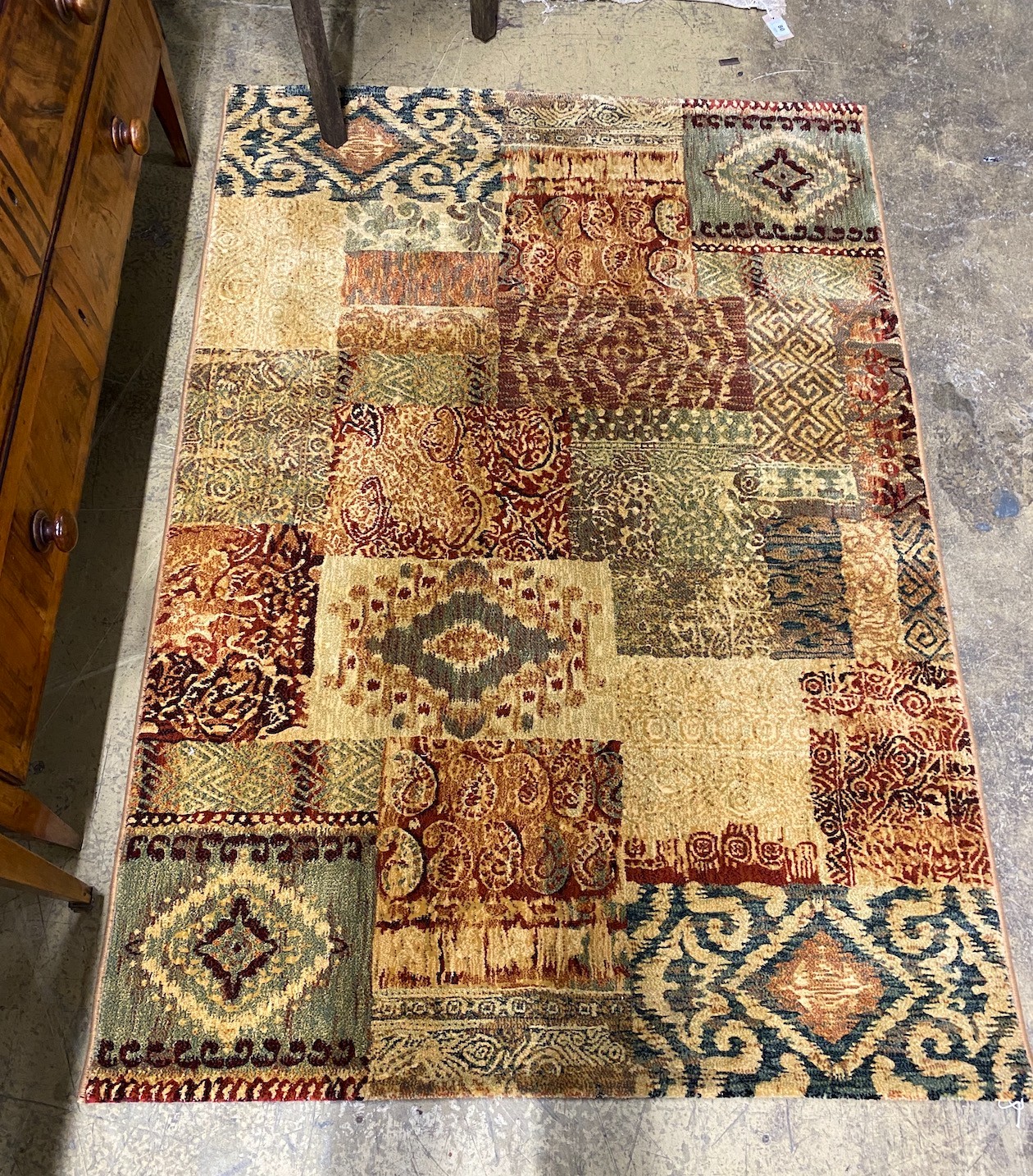 A contemporary patterned rug, 170 x 120cm